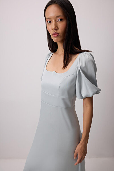 Touché Privé OMUZ BÜZGÜLÜ KISA KOLLU ELBİSE