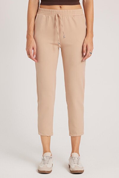 Tudors Kadın Relax Fit Rahat Kesim Yüksel Bel Dar Paça Beli Lastikli Bağcıklı Açık Bej Pantolon