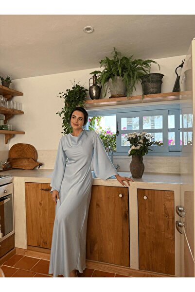 Tavie Dökümlü Yaka ve Geniş Kol Detaylı Abiye Elbise