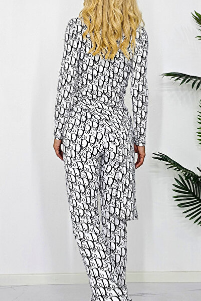 FashionForYou Casual outfit, Agathea, flared tetra pants and long asymmetrical blouse, White Disco