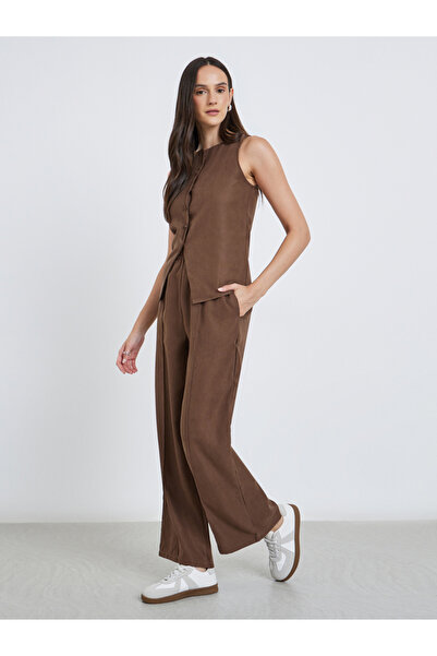 Styli بنطال بني من قماش مخملي أرجل واسعة