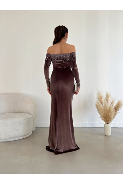 zoezoe Straplez Yaka Uzun Kollu Taşlı Yırtmaçlı Uzun Boy Kadife Abiye Elbise