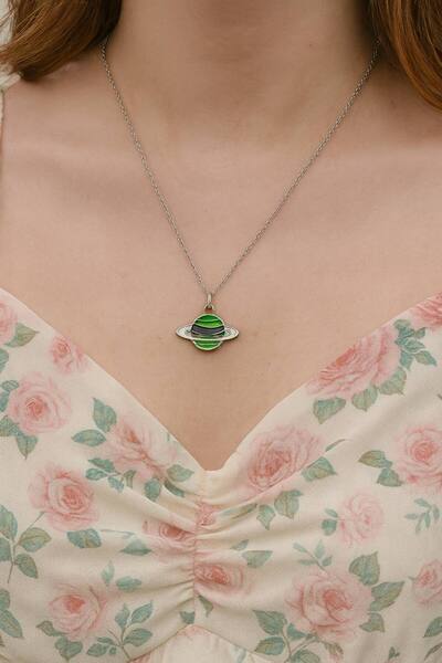 Yuchicly قلادة كوكب زحل الأخضر للنساء والرجال - كونية وعصرية