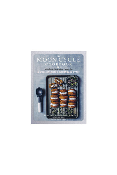Storey Pub The Moon Cycle Cookbook: A Holistic Nutrition Guide for a Well-Bal...