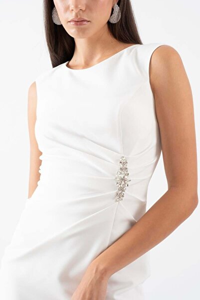 Spazio Ortenilla Yuvarlak Yaka Yanı Pileli Taş Aksesuar Detaylı Yırtmaçlı Kısa Abiye Elbise EKRU