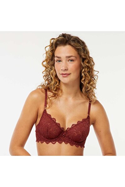 KIABI حمالة صدر من الدانتيل بنصف كأس مع جوهرة مزخرفة باللون الأحمر