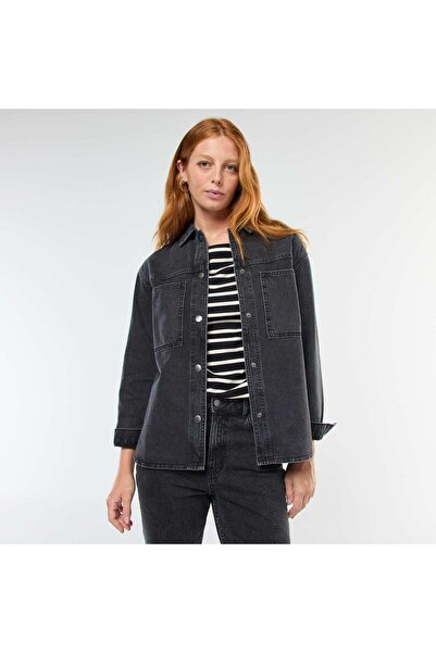 KIABI قميص جينز رمادي اللون مع أزرار كبس