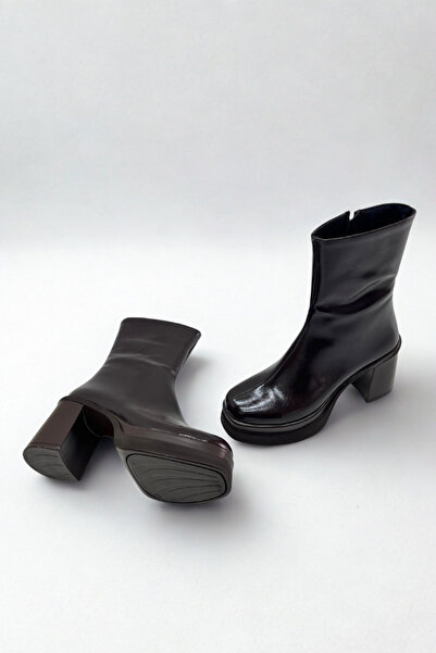 inizio Γυναικείες μπότες καφέ λουστρίνι με χοντρό τακούνι P8023