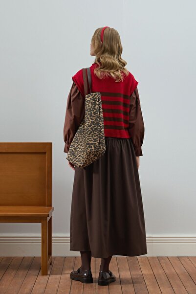 Ceylan Otantik Kırmızı Çizgi Detaylı Süveter & Acı Kahve Fırfır Detay Poliviskon Etek Takım