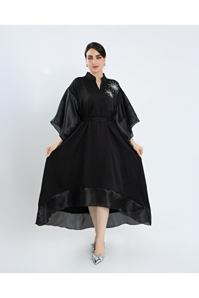 NATASHA Fashion An elegant black dress with sophisticated details.