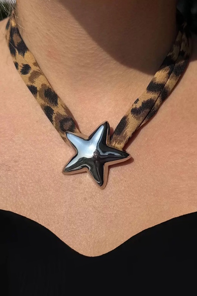CAŞ DEKORASYON Silver Color Leopard Pattern Star Necklace