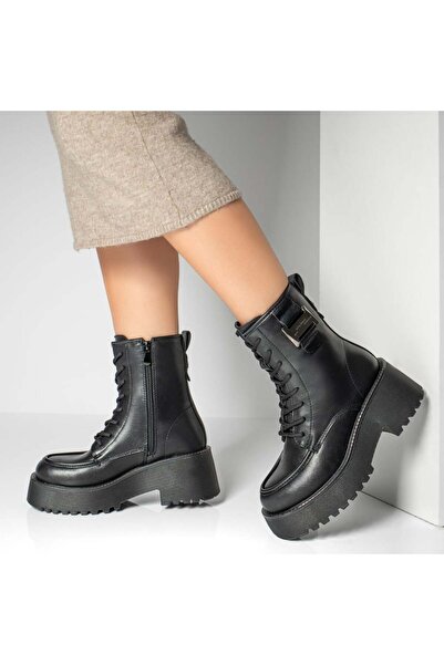 Modlet.ro Women's black thick-sole boots with metallic details MOD12811