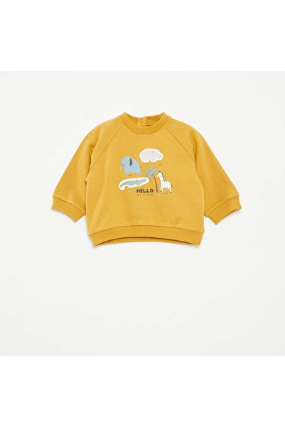 KIABI سويت شيرت مطبوع مع زر كبس أصفر