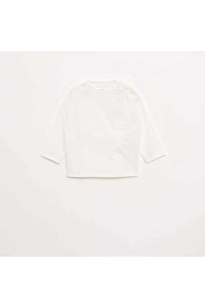 KIABI تي شيرت بأكمام طويلة وجيب على الصدر باللون الأبيض