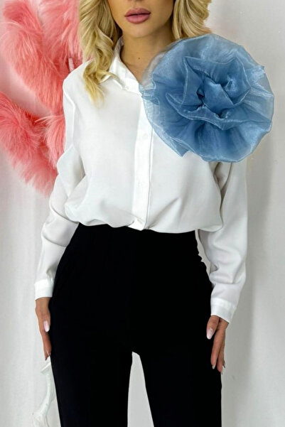 FashionForYou Camasa office Alizee, cu accesoriu floral din organza, AlbBleu