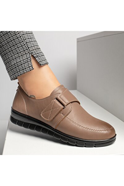 Modlet.ro Pantofi sport maro pentru femei cu talpă joasă și închidere cu velc...