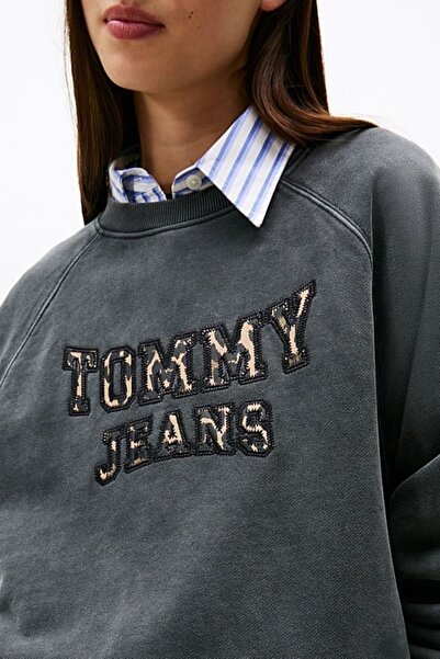 Tommy Hilfiger Kadın Boxy Fit Leopar Desenli Aplike Logolu Sweatshirt - Siyah