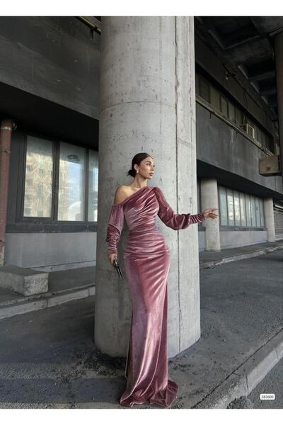 Modafeminen Βραδινό φόρεμα με σχισμή από τον ώμο, μαξι μήκους, από βελούδινο ύφασμα G.KURUSU 582600