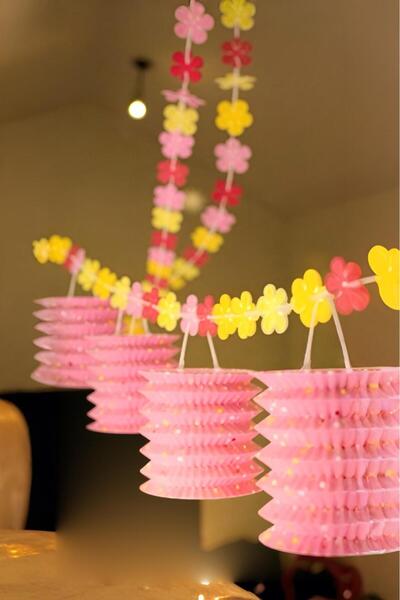 PARTİ SEPETİ Розова украса с фенери