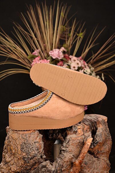 stoneclass Women's Fur-Lined Thick Sole Closed-Front Daily Winter Slippers Tan Suede Orthopedic and Lightweight