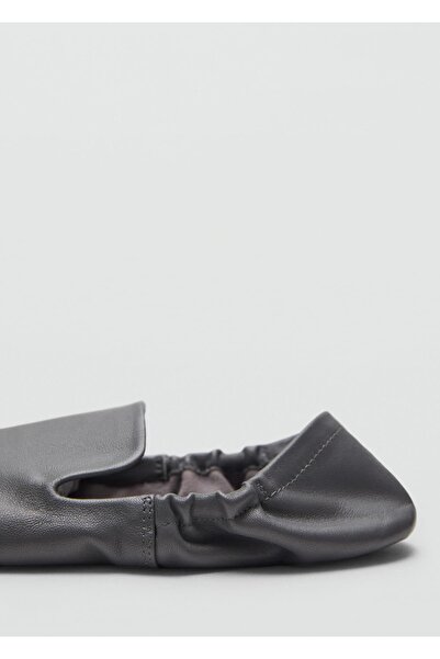 MANGO Woman Büzgülü deri ayakkabı