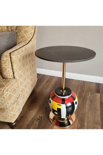Shihon Shehon Side Table with a Stylish and Modern Design