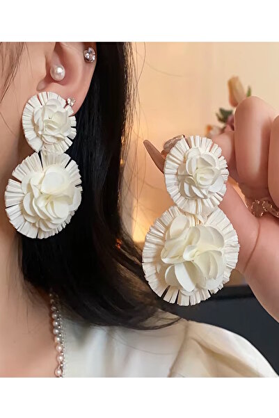 CAŞ DEKORASYON White Color Flower Earrings (Pair)