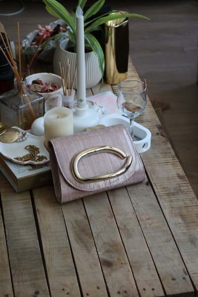 Moom Bag حقيبة يد نسائية للسهرة بسلسلة ذهبية وردية لامعة مع إكسسوارات