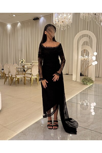 Generic Classic black evening dress with a sophisticated design that combines elegance and luxury