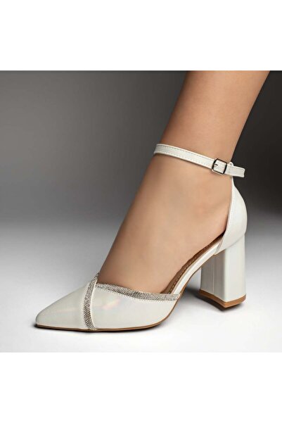 Modlet.ro Women's white block-heel shoes with metallic details MOD13538