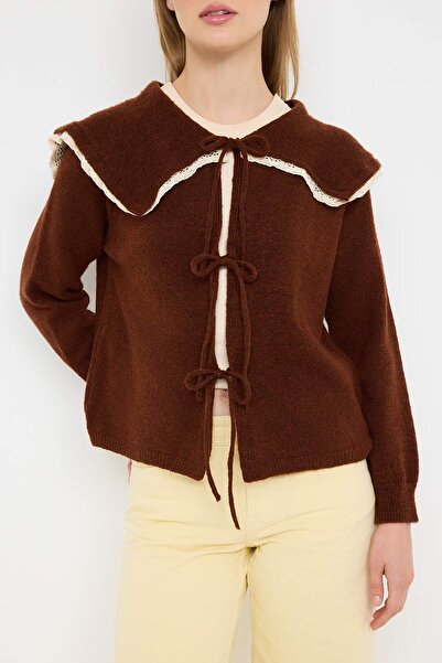 Trendyol Collection Teen Brown Soft Textured Lacing Detailed Knitwear Cardigan Twoaw26Hi00210