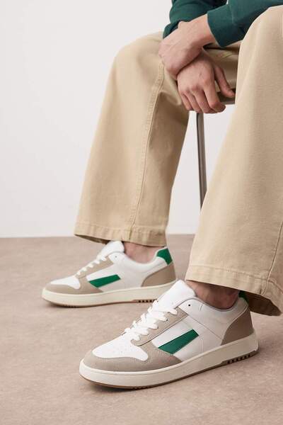 TRENDYOL SHOES Weißer, detaillierter Retro-Herren-Sneaker in Blockfarbe 
 TAKAW26SN00021 aus Englisch ins Deutsche.