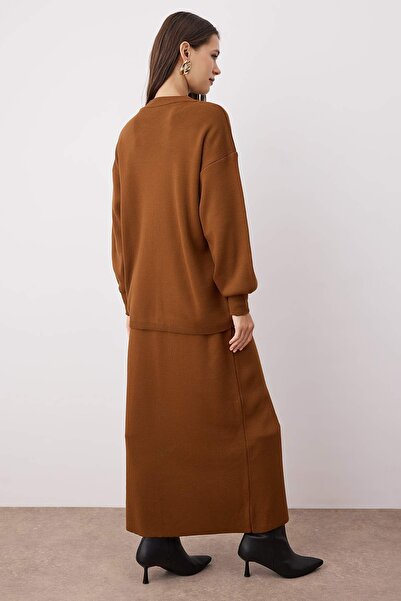 Trendyol Modest Világosbarna oversize kötöttáru szoknyával - felsőruházati szett TCTAW26US00022