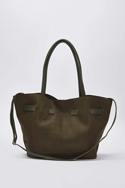 TRENDYOL SHOES Khaki měkká semišová dámská kabelka přes rameno s rukojetí a křížovým popruhem TAKAW25OC00013