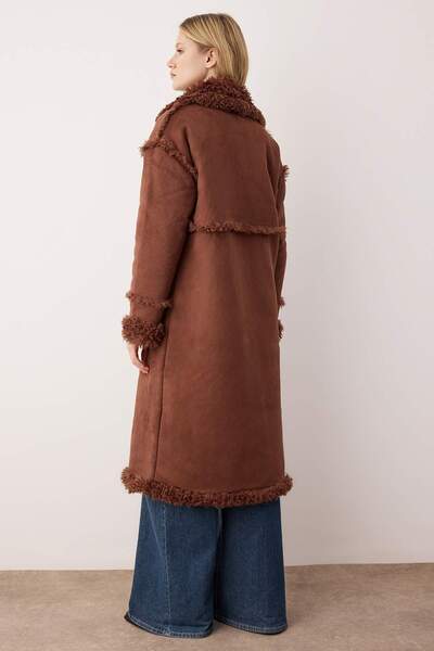 Trendyol Collection Brown Double Sided Fur Mono Closure Oversize Long Suede Coat Twoaw26Kb00001
