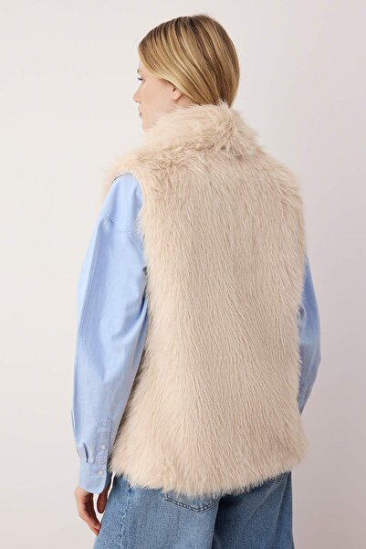 Trendyol Collection Ecru Oversize Lined Fur Vest Twoaw26Ye00048