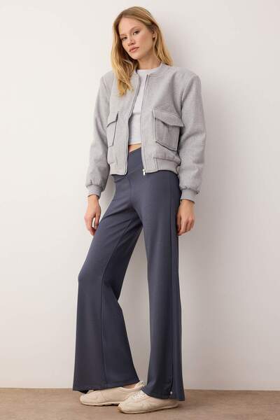 Trendyol Collection Πλεκτό παντελόνι από μαλακό ύφασμα ανθρακί ισπανικό τύπου TWOAW26EA00004