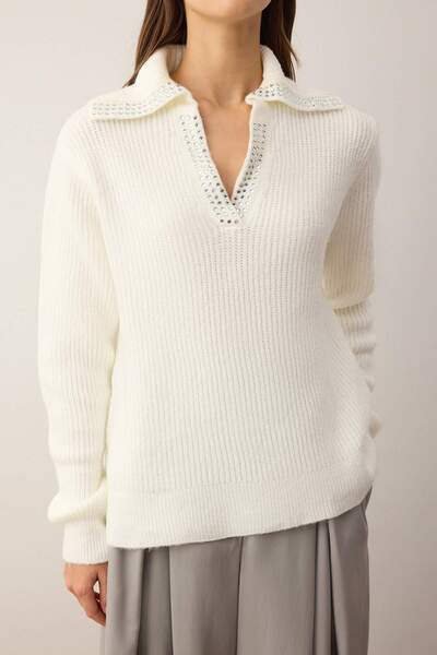 Trendyol Collection Ecru měkký texturovaný svetr s kamenným límcem TWOAW26KZ00035