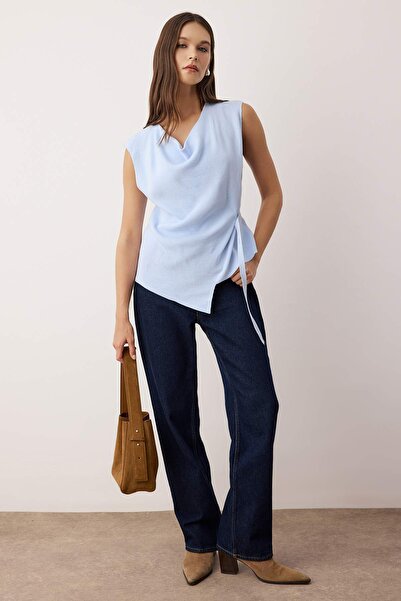 Trendyol Collection Відкрита блакитна мерсеризована асиметрична блузка з дегажним коміром TWOAW26BZ00001