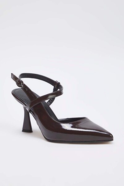TRENDYOL SHOES Тъмнокафяви дамски класически обувки с каишка на глезена и висок ток TAKAW25TO0004
