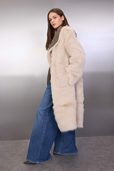 Trendyol Collection Norko-Ecru oboustranný chlupatý mono uzavírací oversize dlouhý semišový kabát TWOAW26KB00003