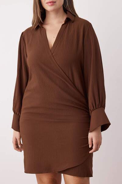 Trendyol Curve Кафява мини рокля с дълъг ръкав и яка от тъкани с двойни закопчавания TBBAW24AH00102
