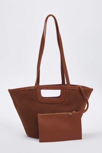 TRENDYOL SHOES Hellbraune Wildleder-Hand- und Umhängetasche mit detaillierten Nähten und doppeltem Verwendungszweck TAKAW26OC00001