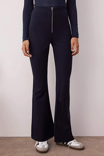 Trendyol Collection Námořnické modré kalhoty Bootcut s rozšířenými nohavicemi a detaily na zip TWOAW26PL00049