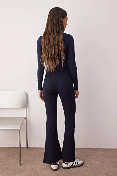 Trendyol Collection Námořnické modré kalhoty Bootcut s rozšířenými nohavicemi a detaily na zip TWOAW26PL00049