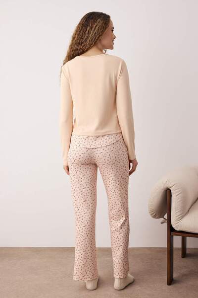 Trendyol Collection Rosa-Mehrfarbiges, mit Blumenmuster bedrucktes, geripptes Strick-Pyjama-Set THMAW26PT00017