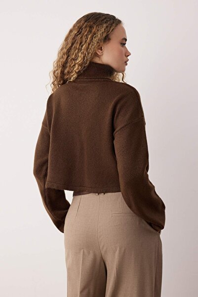 Trendyol Collection Brown Wardrobe Essentials Wide Fit Soft Texture Crop/Short Knitwear Sweater Twoaw26Kz00113