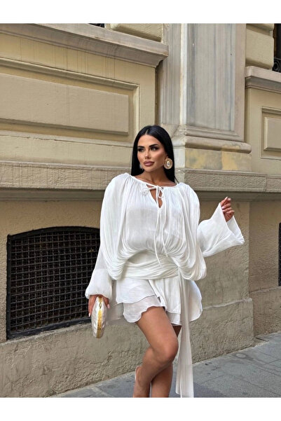 VİSKALİ Kadın Beyaz Şifon Dökümlü Volanlı Kuşak Detaylı Şortlu Uzun Kollu Mini Boy Elbise