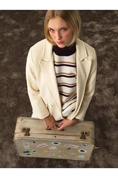 Xint Kadın Ekru Düğmeli Oversize Kaban