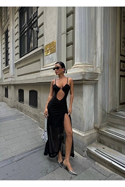 VİSKALİ Kadın Premium Göğüs Dekolteli Fırfırlı Yırtmaç Detaylı Askılı Siyah Maxi Elbise